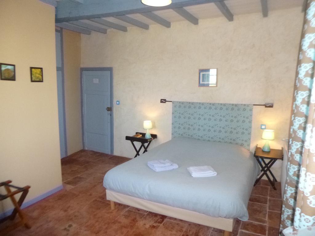 Au Mas Des Calmettes Bed & Breakfast Parisot  Oda fotoğraf