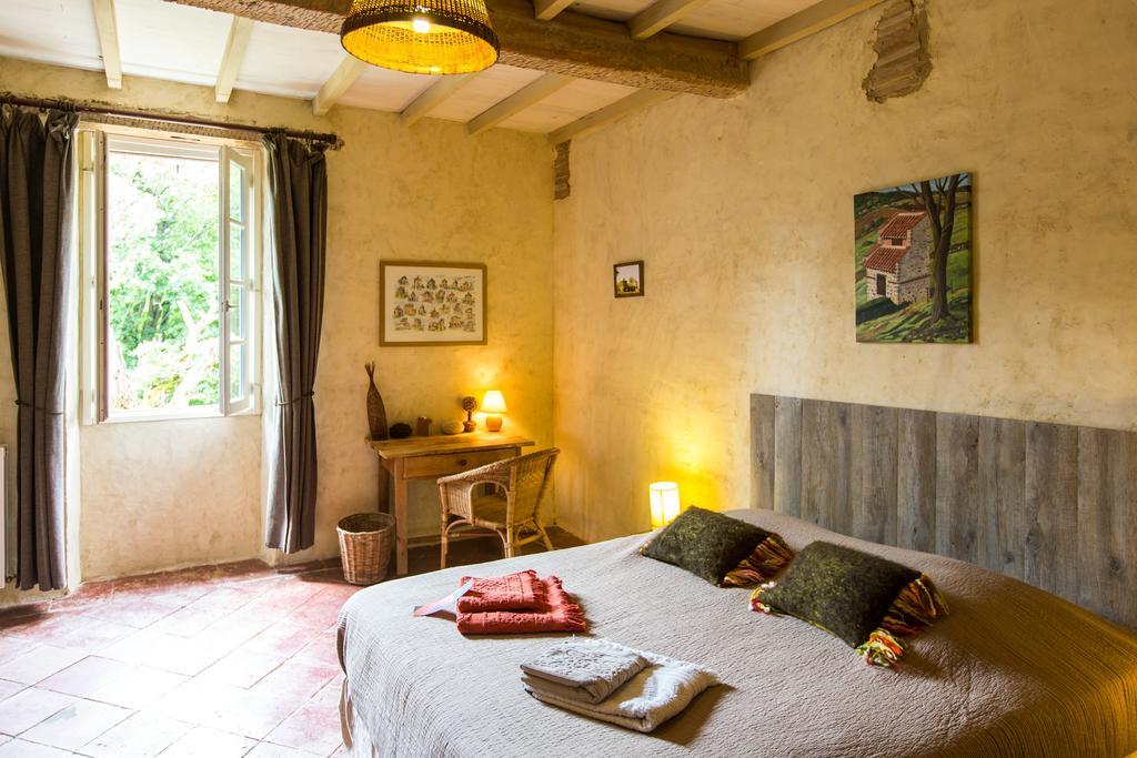 Au Mas Des Calmettes Bed & Breakfast Parisot  Dış mekan fotoğraf