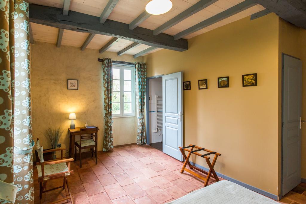 Au Mas Des Calmettes Bed & Breakfast Parisot  Dış mekan fotoğraf