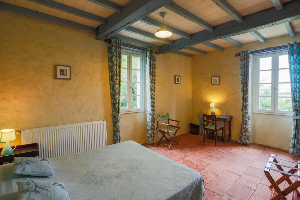 Au Mas Des Calmettes Bed & Breakfast Parisot  Dış mekan fotoğraf