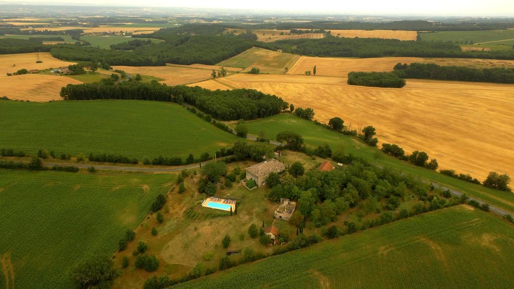 Au Mas Des Calmettes Bed & Breakfast Parisot  Dış mekan fotoğraf