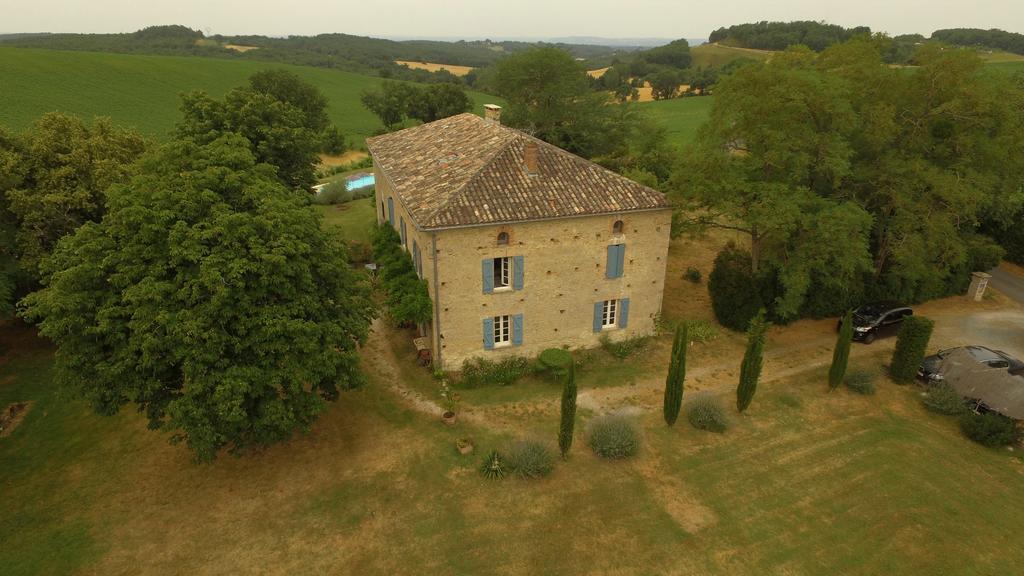 Au Mas Des Calmettes Bed & Breakfast Parisot  Dış mekan fotoğraf